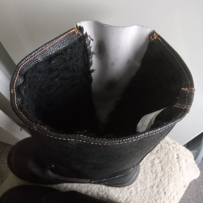 Продам рабочие сапоги.