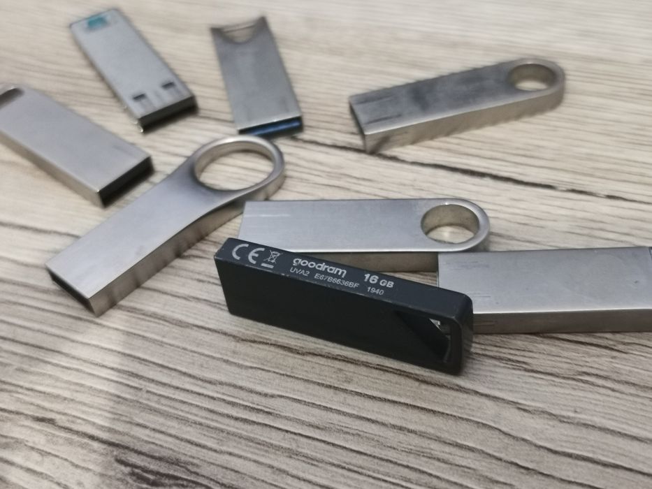 Pakiet metalowych pendrive 16GB