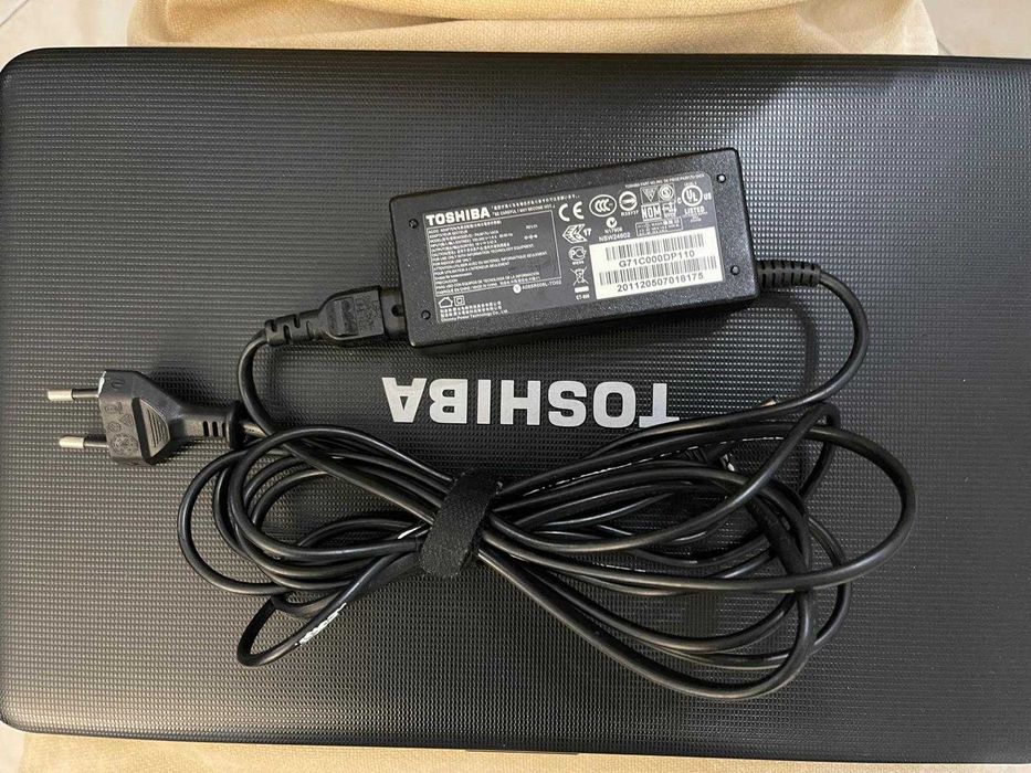 Portátil Toshiba 15.6" com Linux Mint – rápido, limpo e como novo