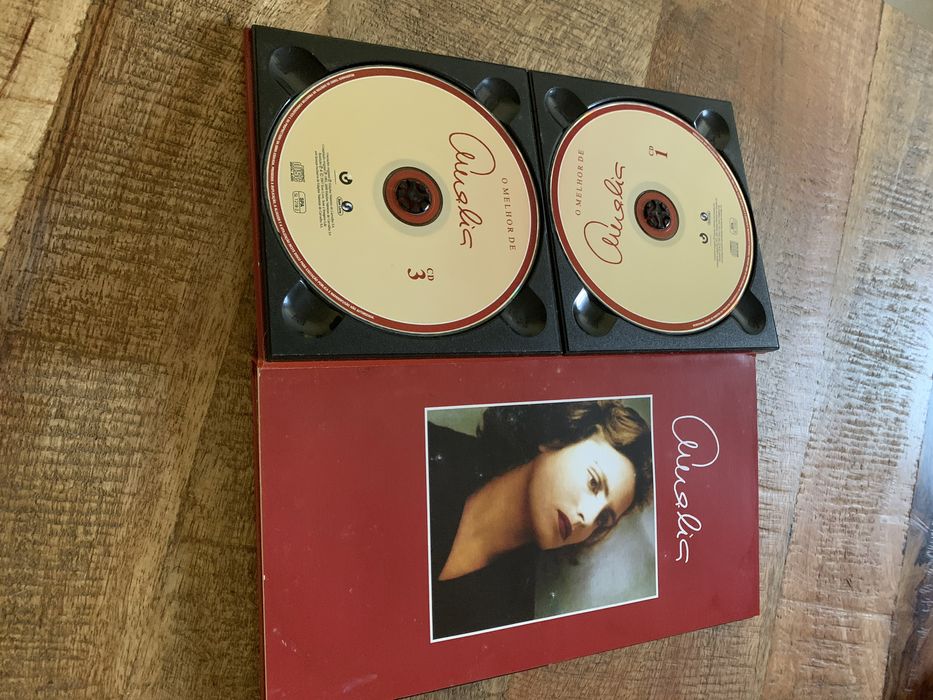 4 CD’S ,mais livro da Amalia Rodrigues
