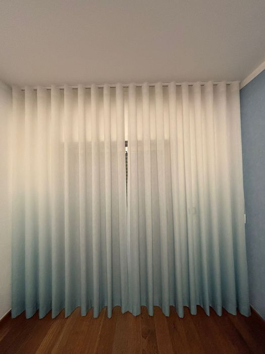 Despachar: Cortinas onduladas azuladas e calha 3.40mt