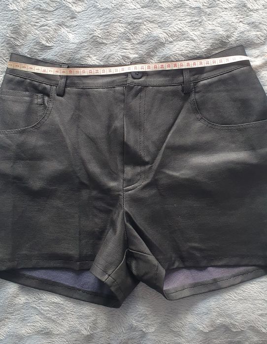 Czarne spodenki r 36