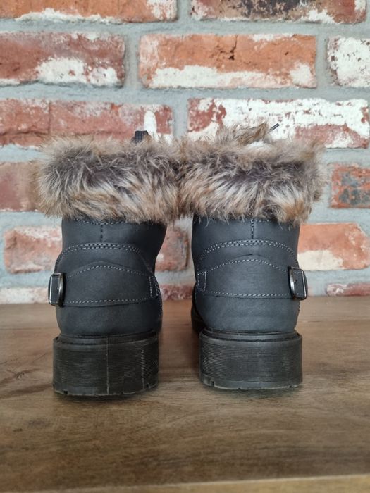 Szare traperki z futerkiem