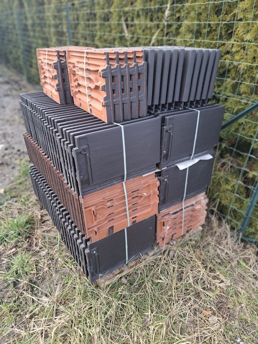 Dachówka ceramiczna Planoton 11 – około 14–15 m² – pozostałość po budo