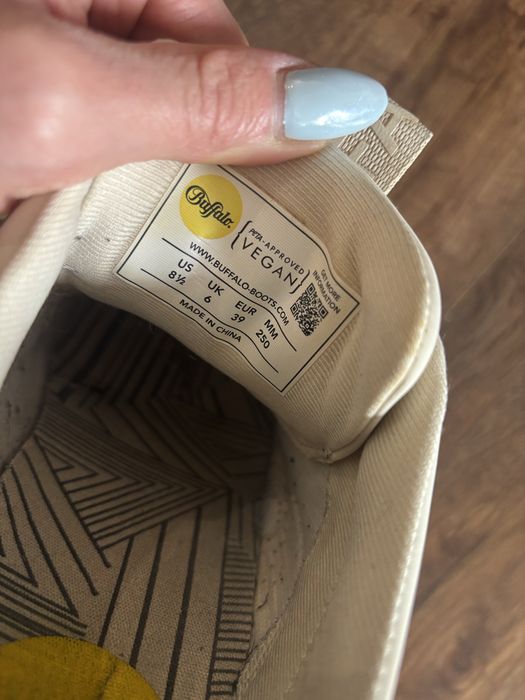 Buty Buffalo bezowe 39