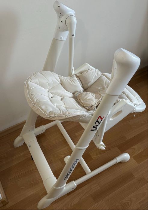 Стілець гойдалка для годування