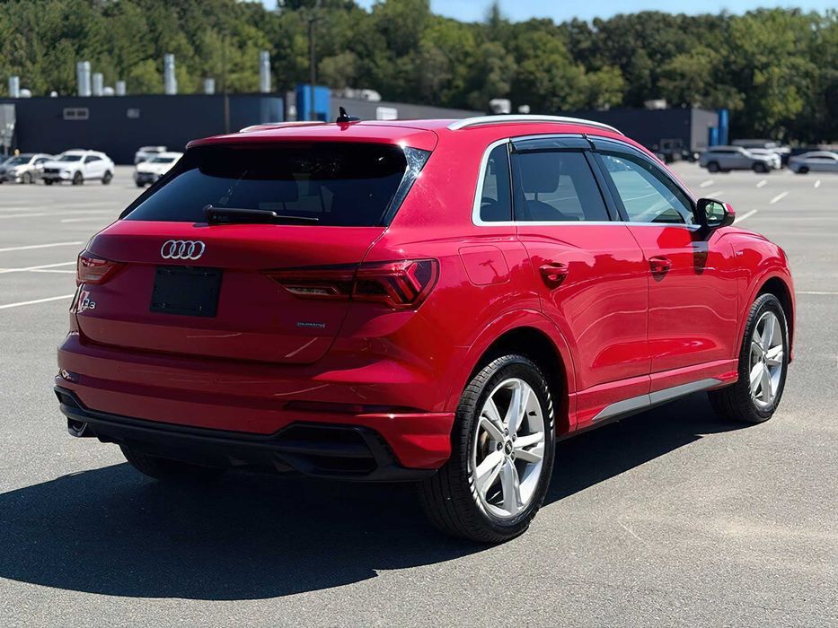 Audi Q3      2022