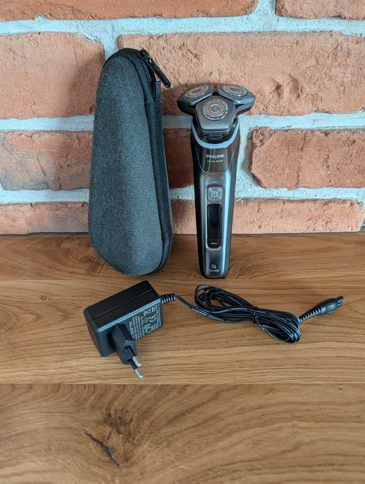 Philips Inteligentna Golarka Series 9000 (Model S9987) Etui + Ładowarka