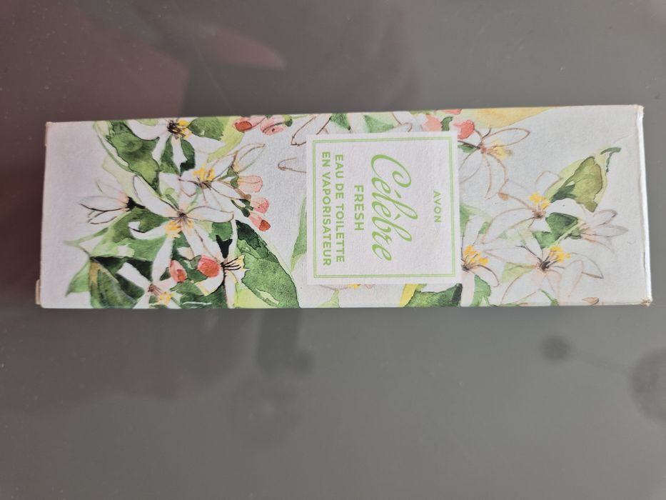 Perfuma Avon Celebre Fresh