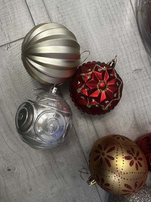 Іграшки на ялинку