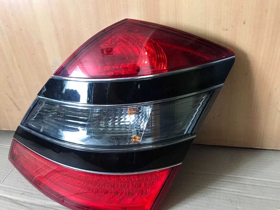 Фонарь задний левый/правый w221