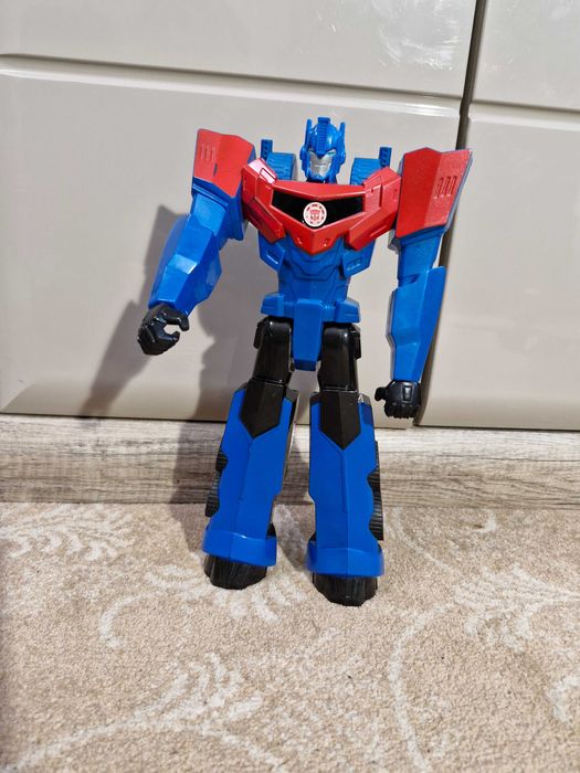 Трансформер Optimus Prime, Титани