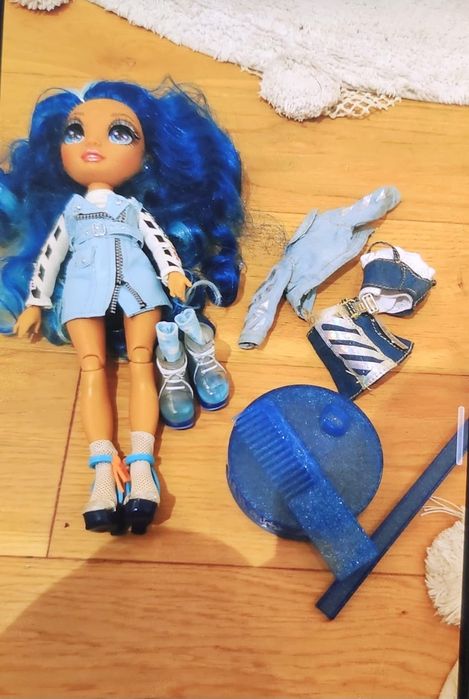 Piękna lalka rainbow high