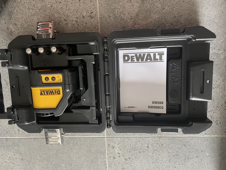 Laser krzyżowy DeWalt.