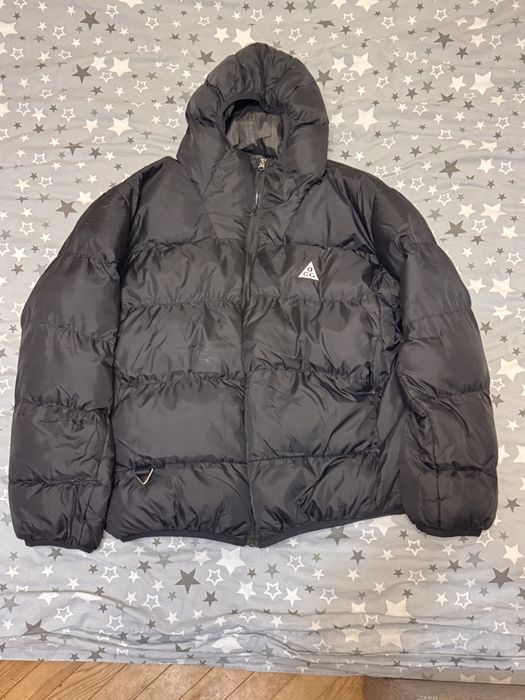 Чорний пуховик Nike ACG