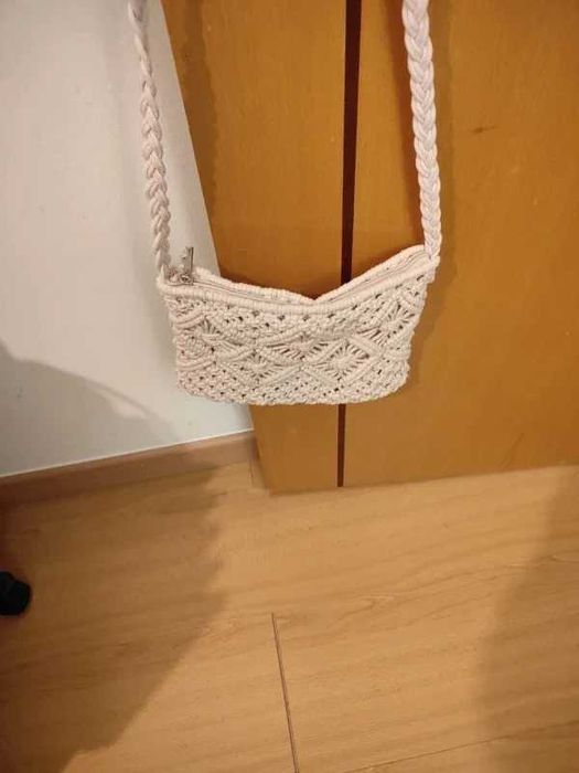 Bolsa de ombro em croché estilo boho