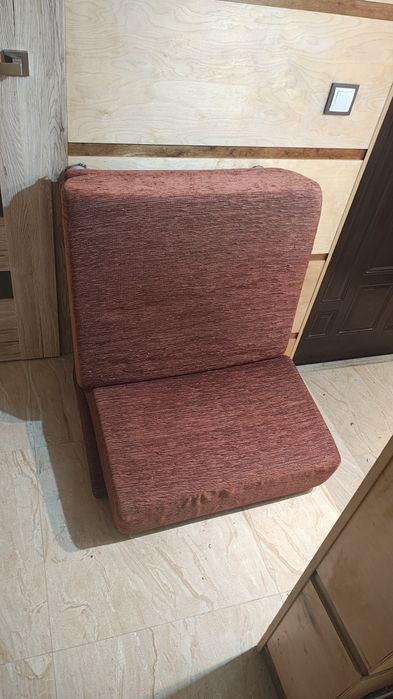Pojedyncza sofa brązowa