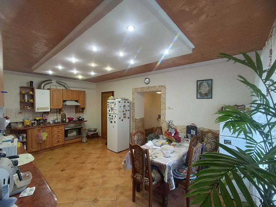 ПРОДАЖ 3-х кімнатного будинку з сучасним ремонтом недалеко від центру!