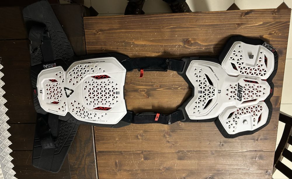 Peitoral Leatt 4.5 EVO