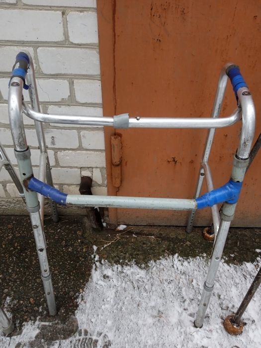 Ходунки  опорные складные.