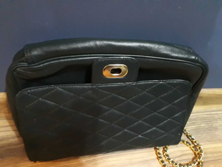 Torebka ciemno zielona z łańcuszkiem