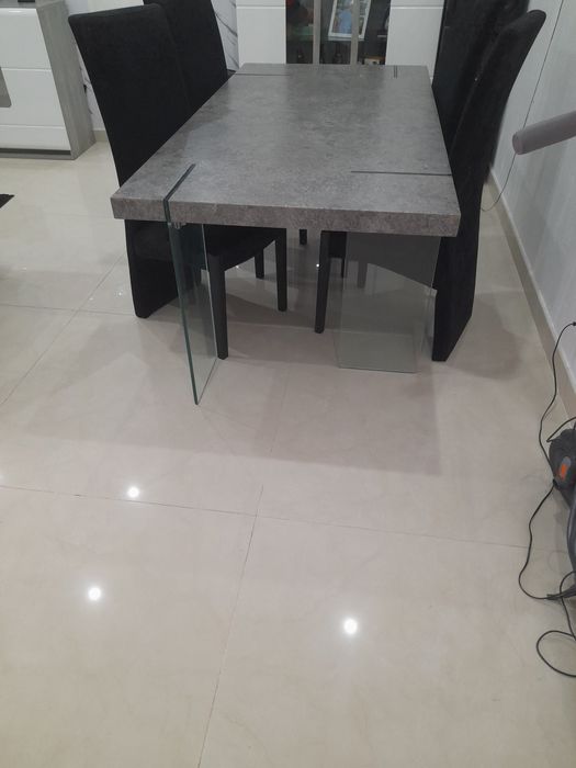 Mesa com 6 cadeira