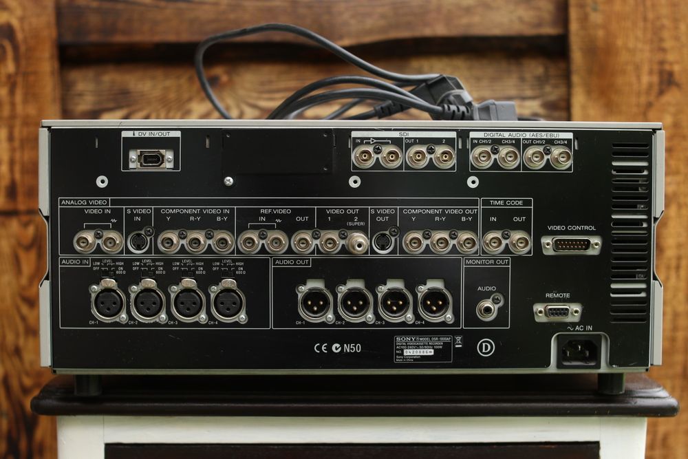 Продам видеомагнитофон, Sony DSR-1800 AP студийный.  MiniDV