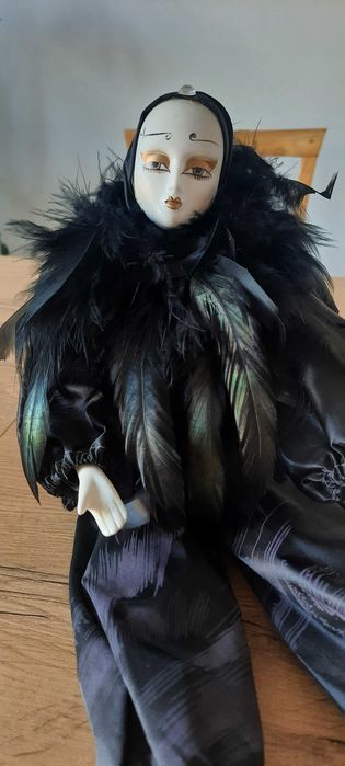 porcelanowa lalka