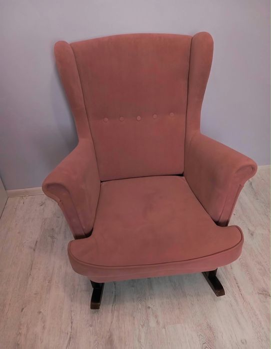Fotel bujany na biegunach