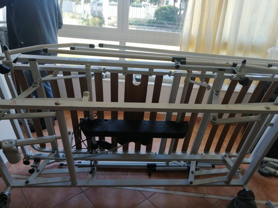 Cama articulada em bom estado