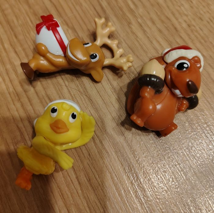 Figurki zabawki  kolekcjonerskie  2013 r Kinder  3 szt