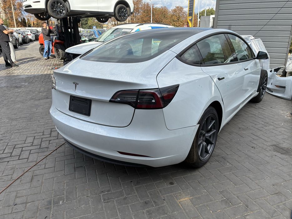 Tesla model 3 2023 залізофосфат