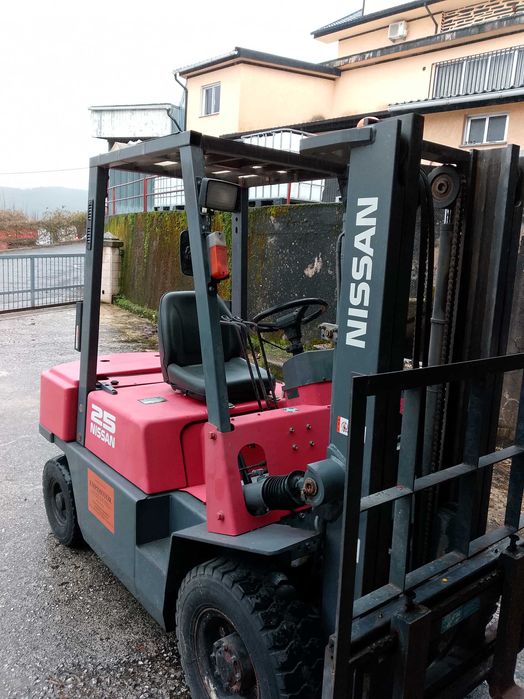 Empilhador Nissan 2500kg