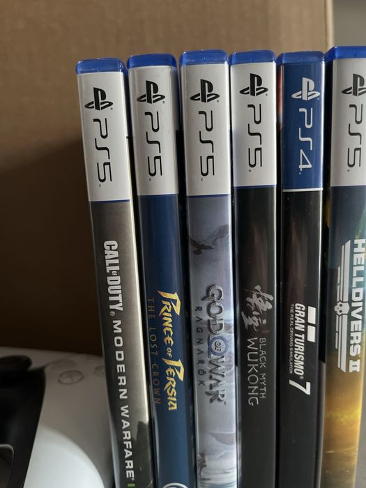 PlayStation 5 + 2x Kontroler Dualshock + 6 Gier