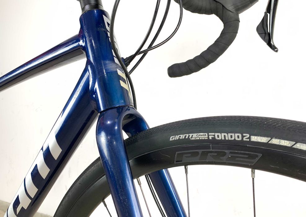 Шосейник та трохи гравел Giant Contend AR 1