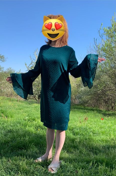 Сукня весняна смарагдового кольору