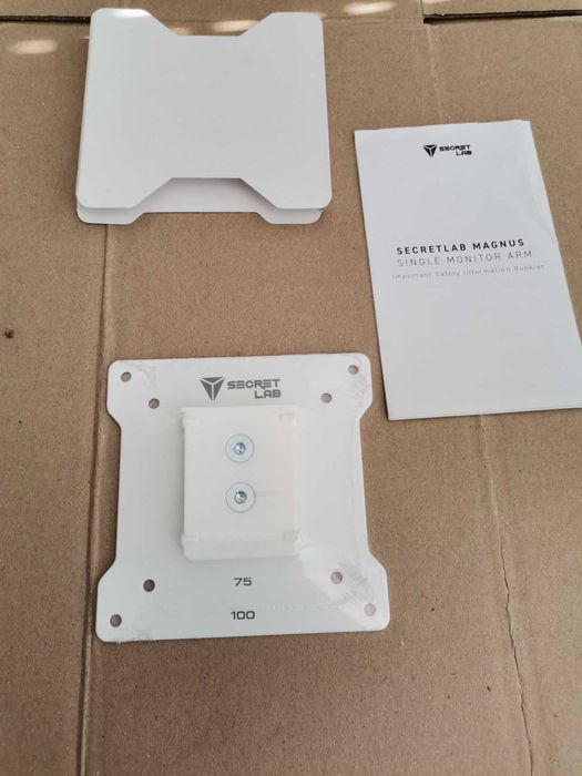 Пластина для крепления монитора Secretlab VESA 75 x 75мм  100 x 100мм