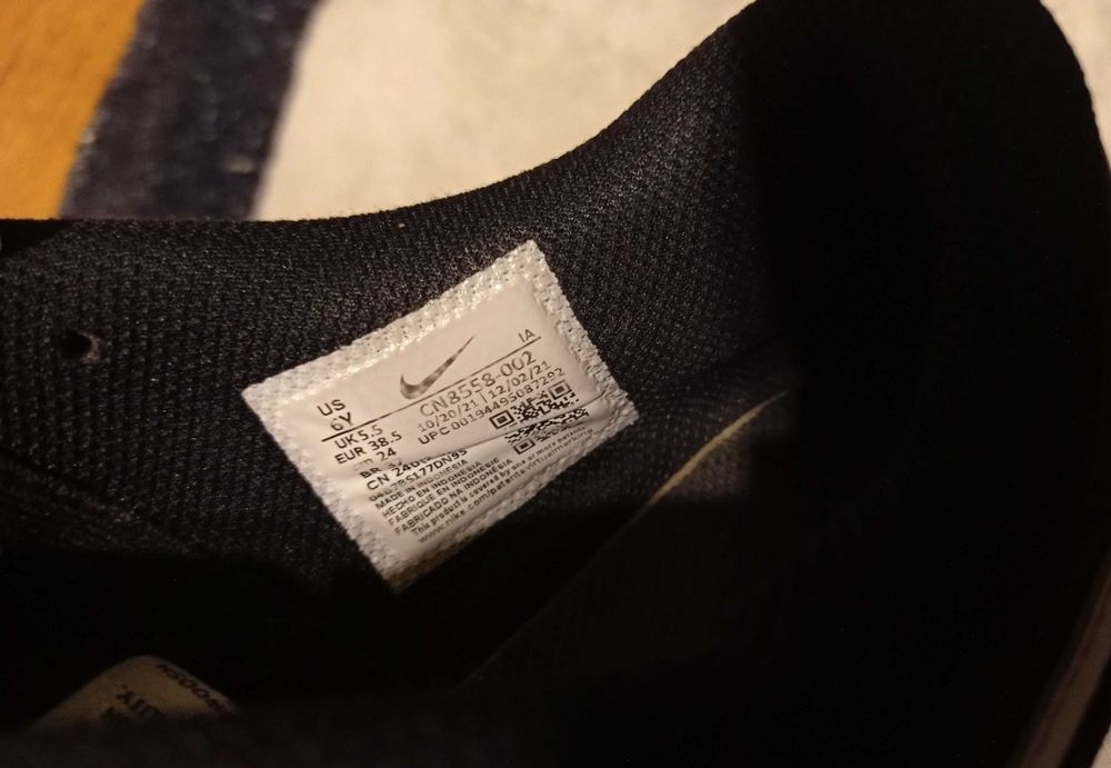 Buty Nike MD Valiant 6y 38,5 czarne
Długość wkładki 24 cm
Stan bardzo