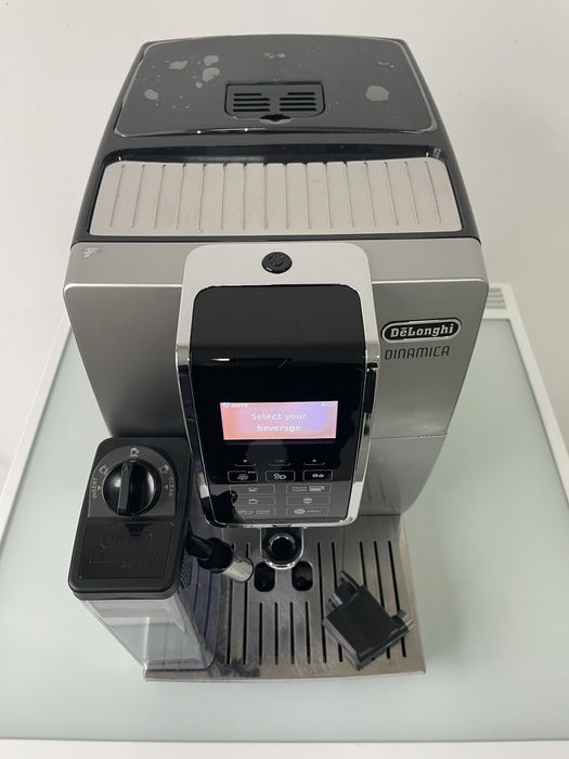 Кофемашина Delonghi Dinamica из Германии обмлужена гарантия 2739 кофе