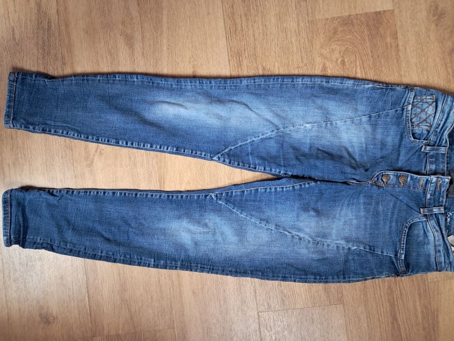 Spodnie damskie jeansowe.