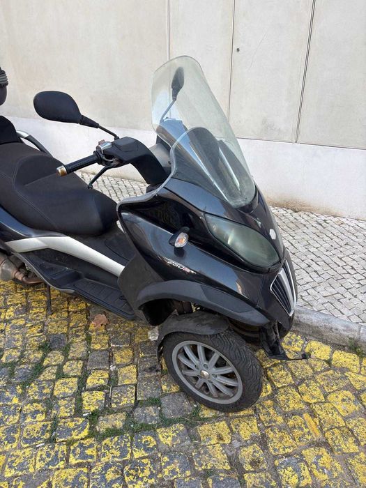 Scooter MP3 Piaggio 250cc 2007 – Para peças ou Reparação
