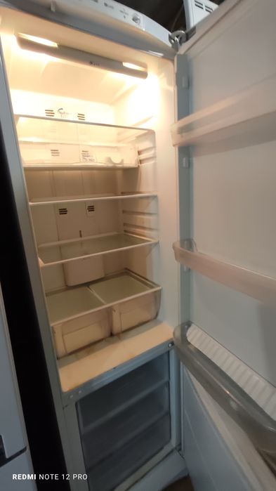 Холодильник Indesit No Frost 195 см в рабочем состоянии