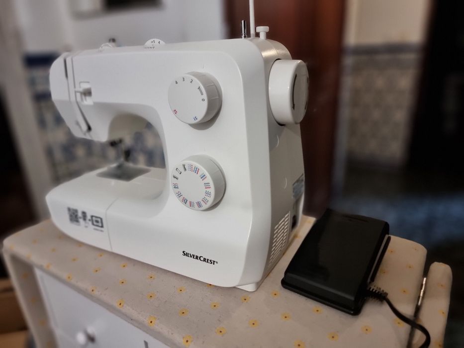 Máquina de costura como nova