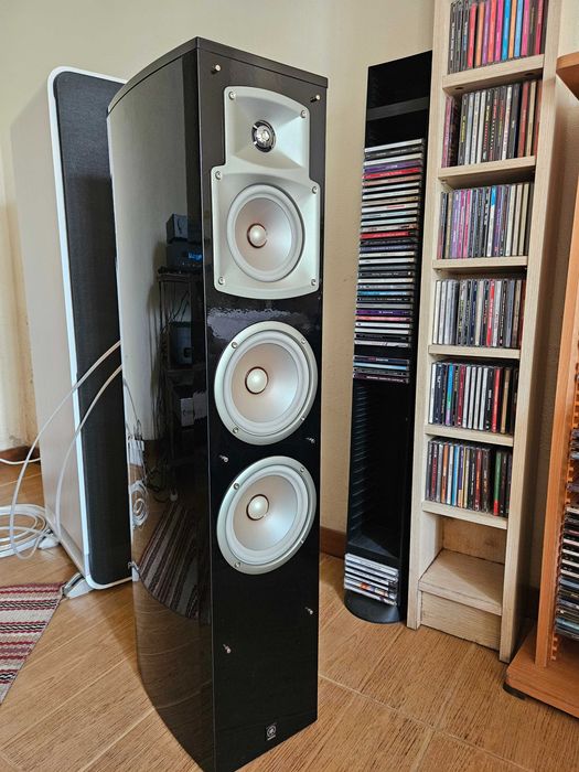Colunas Yamaha NS-555