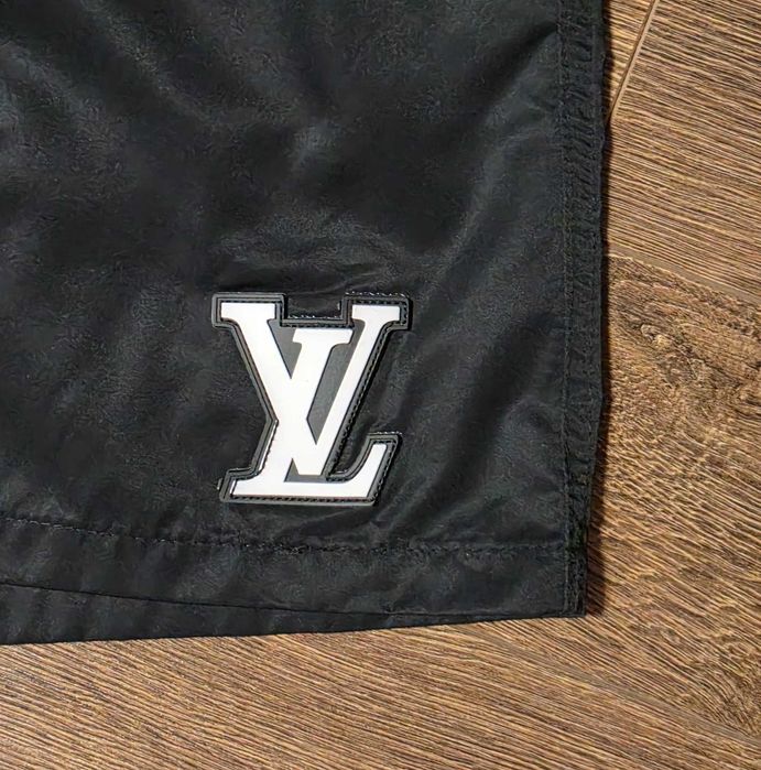 Плавательные шорты Louis Vuitton.