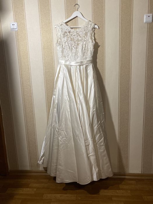 Весільна сукня ( колір айворі)