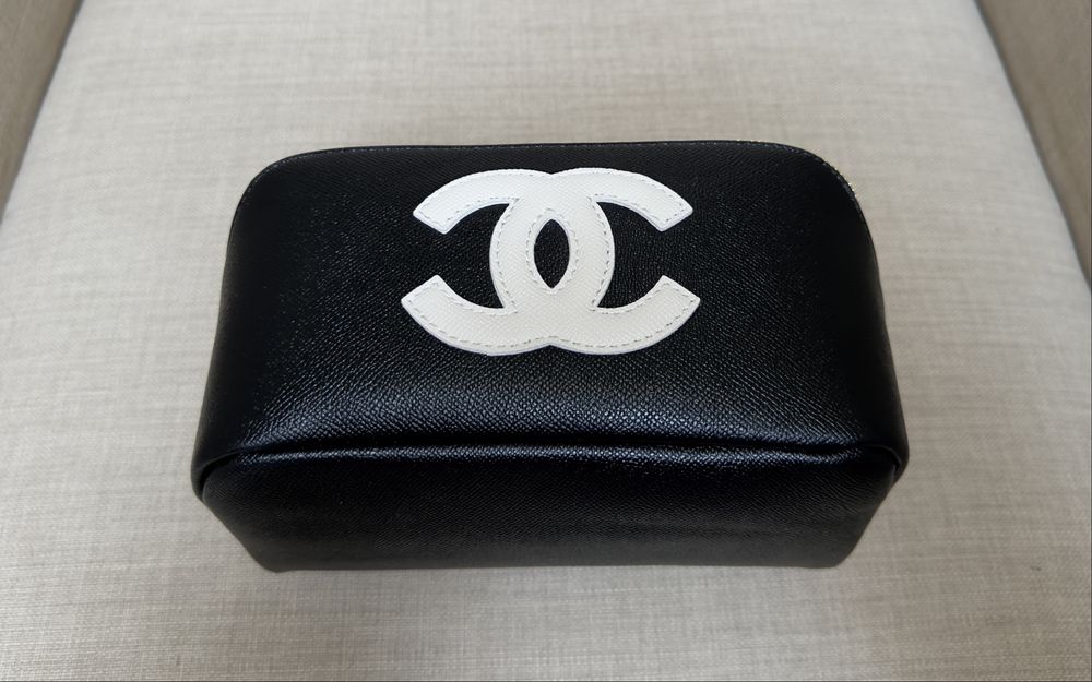 Kosmetyczka CC czarna z białym Logo