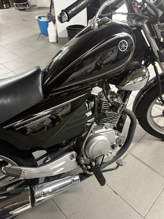 Mota Yamaha YBR 125 costum