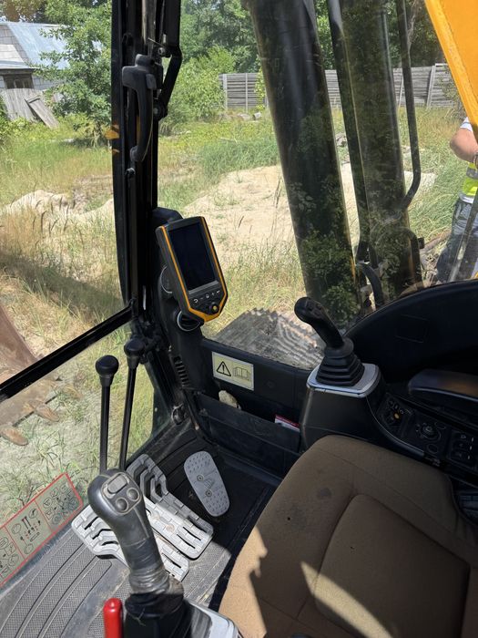 JCB 220 LR long reach 15m