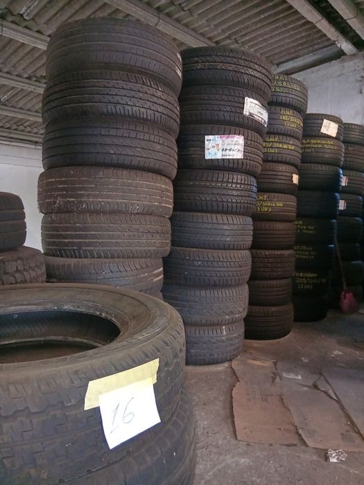 Pneus usados e novos